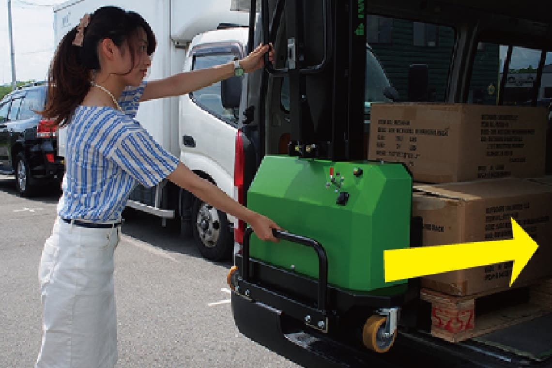 補助脚を格納します